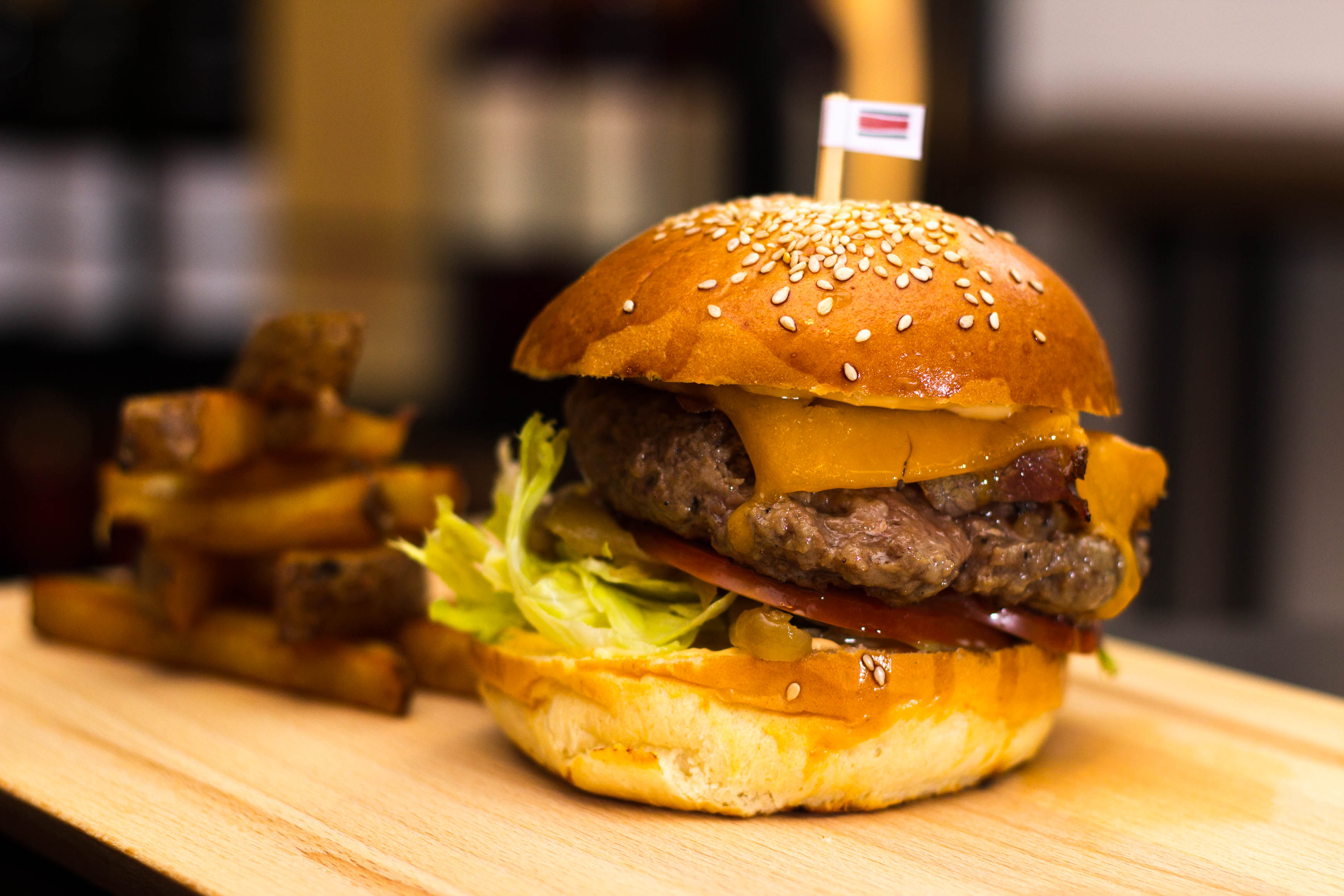 BEEF BAR The best beef in town / Nejlepší hovězí ve městě