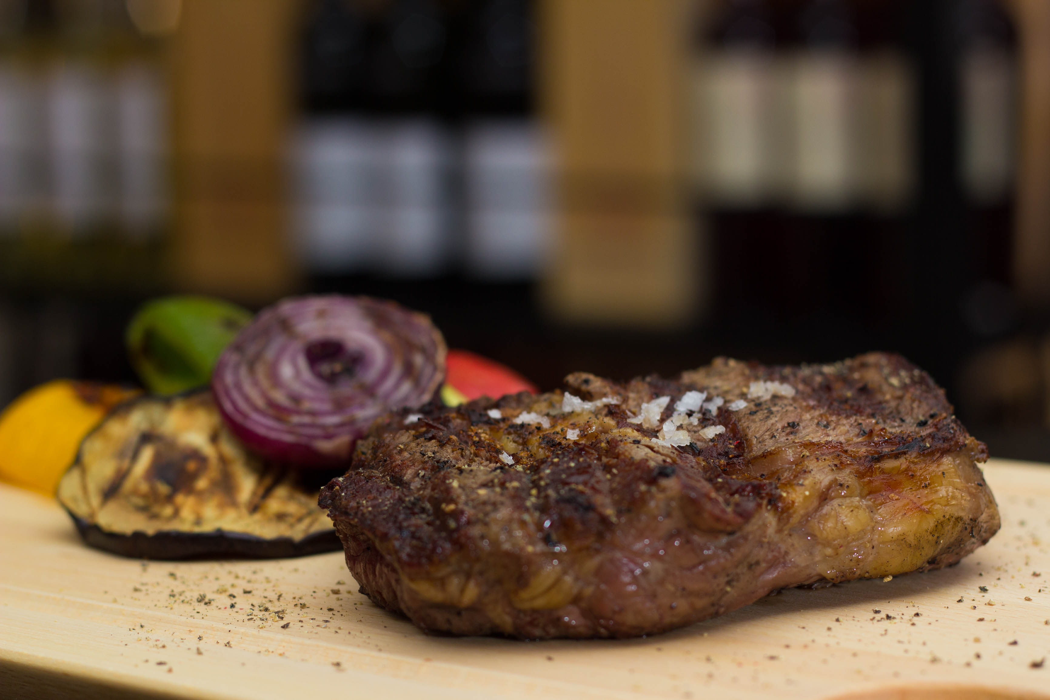 BEEF BAR The best beef in town / Nejlepší hovězí ve městě